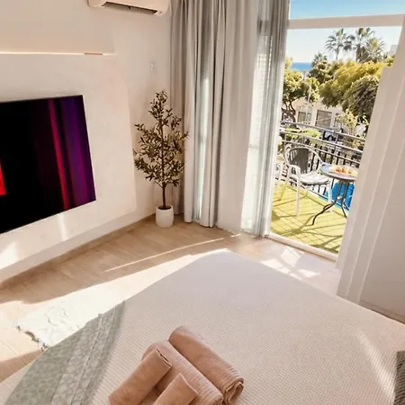 Apartament With Views Next To Puerto Marina The Door Benalmádena